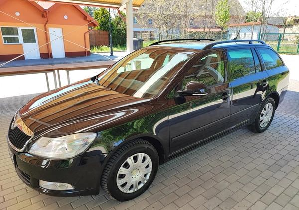 Skoda Octavia cena 24800 przebieg: 210000, rok produkcji 2011 z Mieszkowice małe 301